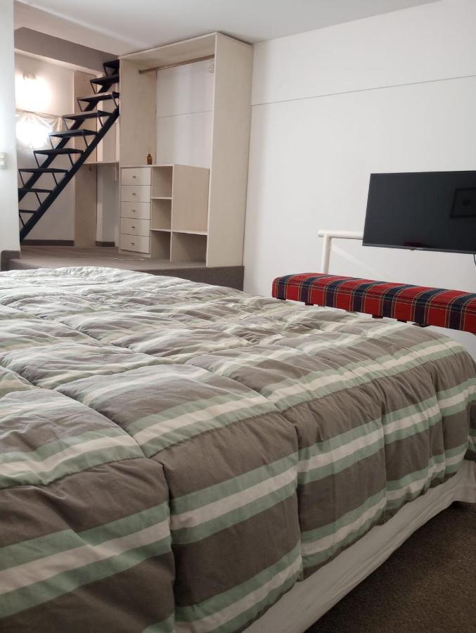 Appartamento Premium Loft Of The Fountain Small Plaza W/Netflix Buenos Aires Esterno foto